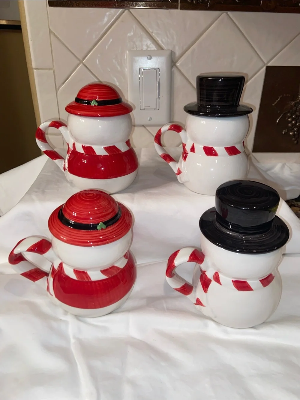 RARE Like new Williams Sonoma Holiday Snowman Snowmaid Mugs Set